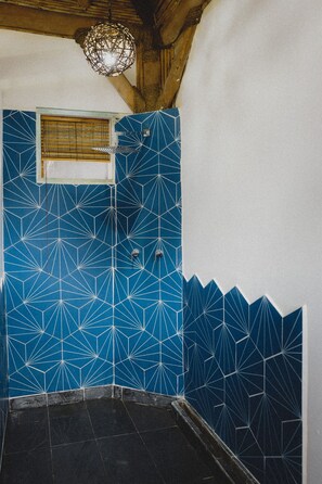 Bruser, brusehoved med spredningseffekt, gratis toiletartikler