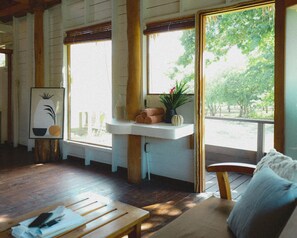 1 makuuhuone, ylelliset vuodevaatteet, työpöytä