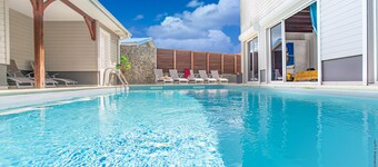 Villa Kaju : grande piscine et proche plage