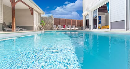 Kaju Pool House, close to the beach