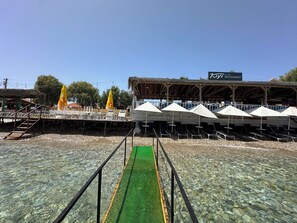 Private beach nearby, black sand, free beach cabanas, sun loungers - Avlu Butik Otel Palamutbükü (Datça)