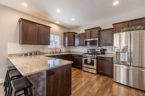 Family Ski Stay | Cozy Home Near Slopes & Temple