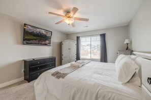 4 slaapkamers, een bureau, een strijkplank/strijkijzer, gratis wifi