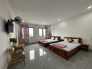Family Room | Laptop workspace, free WiFi, bed sheets - Ha Thu Motel (Da Nang)