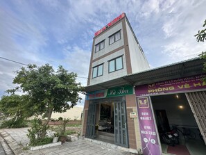 Front of property - Ha Thu Motel (Da Nang)