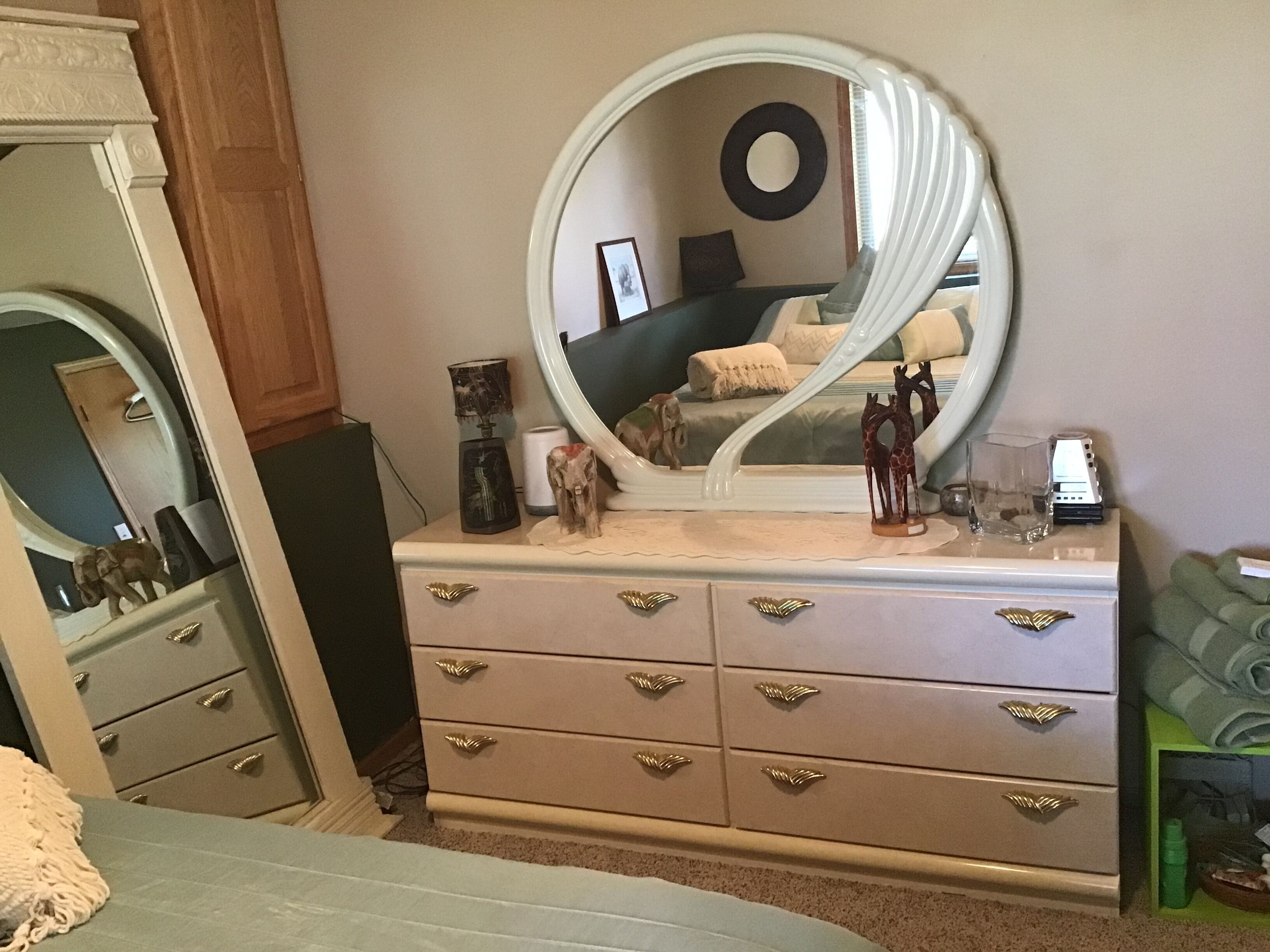 1 habitación, tabla de planchar con plancha, cuna de viaje y wifi 