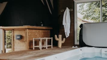 Sauna, tina de hidromasaje y masajes