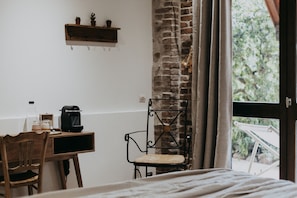 Deluxe-dobbeltværelse | Individuelt design, skrivebord, arbejdsområde til bærbare computere