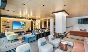 Fernseher, Kamin, Stereoanlage, Arbeitsbereiche