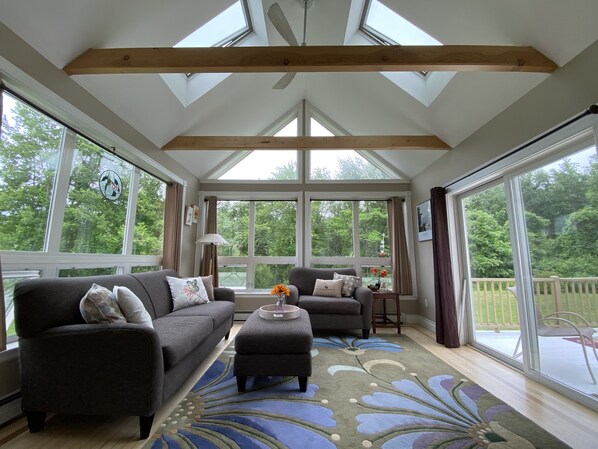 Smart-TV, Kamin, DVD-Player