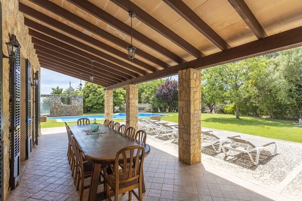 Outdoor dining