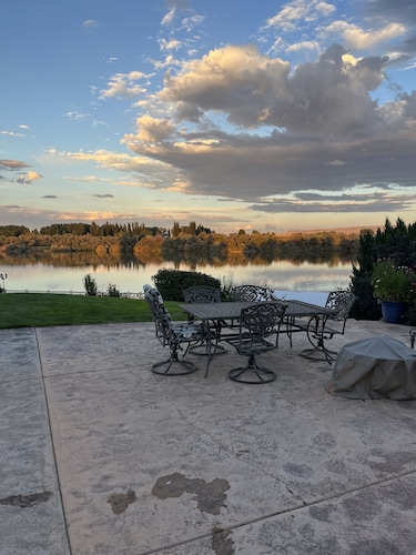 Beautiful Snake River Property