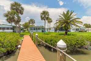 Property grounds - The Dancing Dolphin Retreat (Edgewater)