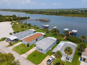 Exterior - The Dancing Dolphin Retreat (Edgewater)