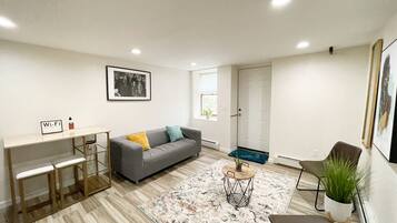 Basic Apartment | Living area