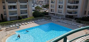 Pool - Port-Frejus, Open, 2 rooms, 42m2, air conditioning, balcony overlooking the pool and garden, parking (Fréjus)