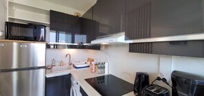 Geladeira, micro-ondas, fogão, lava-louças