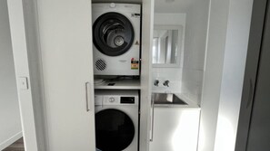 Interior - Moreton Sands U1 Near Kings Beach (CALOUNDRA)