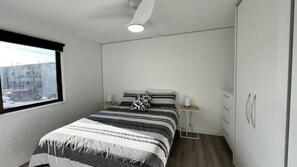 2 makuuhuonetta, silitysrauta/-lauta, internet, vuodevaatteet