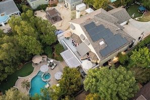 Exterior - 5br Home with Pool, Hot Tub, BBQ, Putting green (La Mesa)