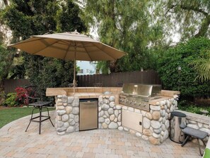 Terrace/patio - 5br Home with Pool, Hot Tub, BBQ, Putting green (La Mesa)