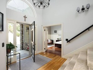 Interior - 5br Home with Pool, Hot Tub, BBQ, Putting green (La Mesa)