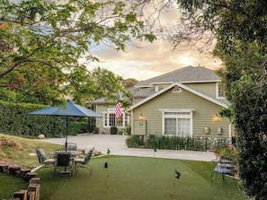 Outdoor dining - 5br Home with Pool, Hot Tub, BBQ, Putting green (La Mesa)