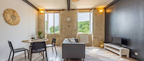 Télévision à écran plat