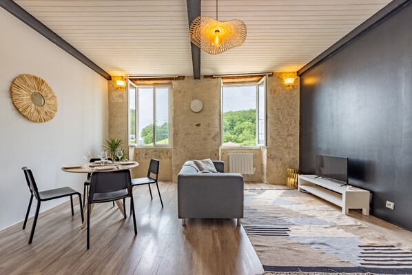 Flat-screen TV - Lélégant T3 du Quercy Blanc (Montaigu-de-Quercy)