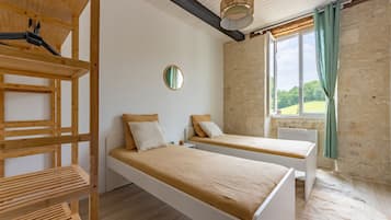 2 bedrooms, soundproofing, iron/ironing board, WiFi