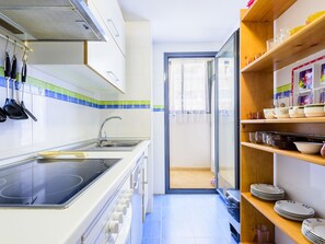Refrigerador, microondas, horno y lavavajillas 