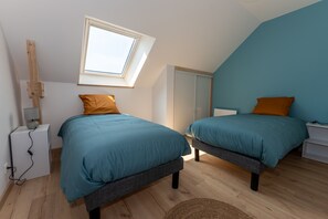 3 camere, una scrivania, ferro/asse da stiro, culla da viaggio