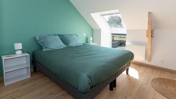 3 slaapkamers, een strijkplank/strijkijzer, reisbedje, gratis wifi