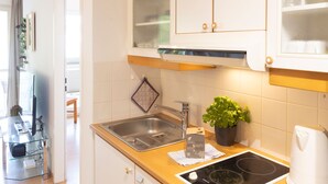 Kjøleskap, mikrobølgeovn, ovn og oppvaskmaskin