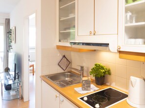 Kjøleskap, mikrobølgeovn, ovn og oppvaskmaskin