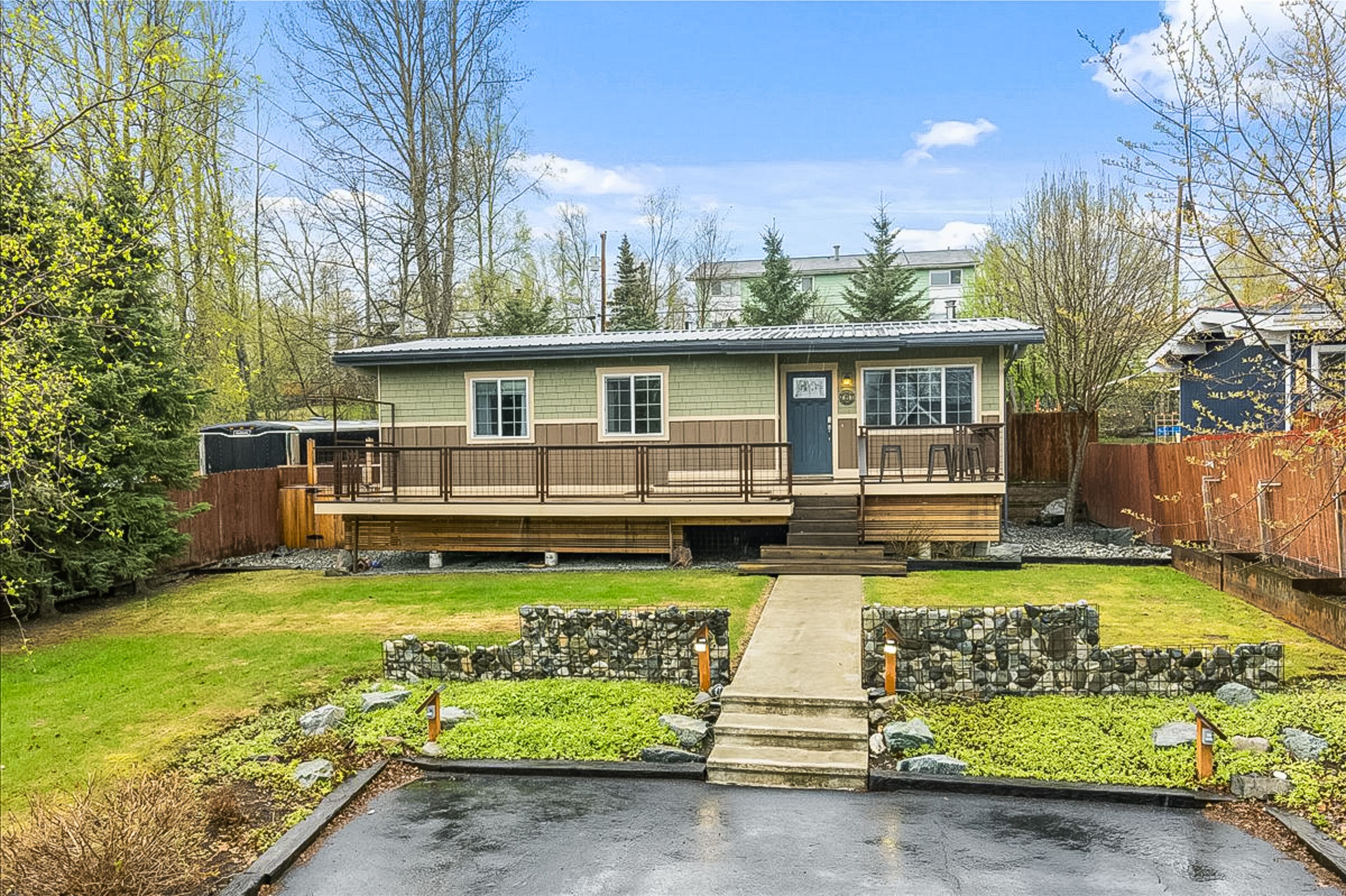 Modern home near airport with firepit, fireplace, deck, grill, & washer/dryer