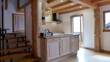 Kühlschrank, Ofen, Geschirrspüler, Kochgeschirr/Geschirr/Besteck