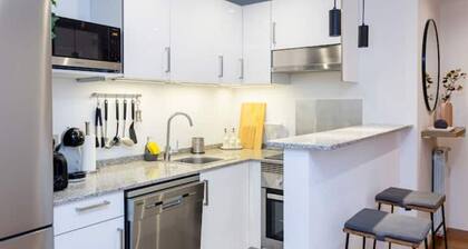 Riverside Gem: Refurbished by Ski Lift & Parking