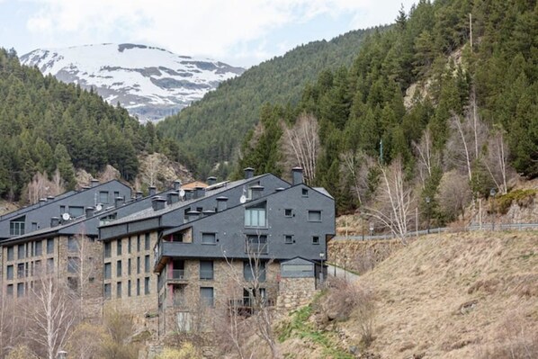 Exterior - Riverside Gem: Refurbished by Ski Lift & Parking (Ransol)