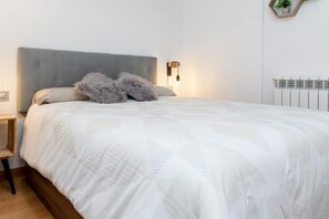 1 dormitorio, tabla de planchar con plancha, wifi gratis y ropa de cama