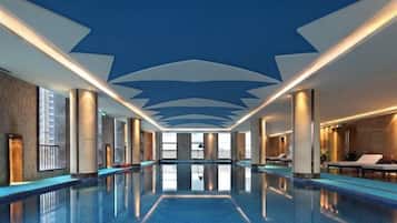 Kolam renang tertutup