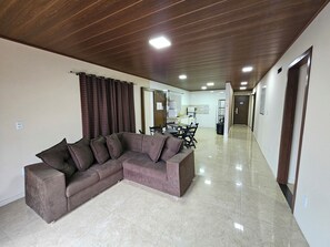 Fridge, microwave - Hospedagem Costa BNU (Blumenau)