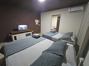 Executive Room | 1 bedroom, iron/ironing board, free WiFi, bed sheets - Hospedagem Costa BNU (Blumenau)