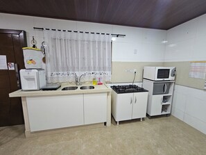 Refrigerador, microondas