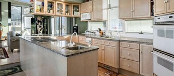Beautiful Beach House - Two Blocks from the Ocean - One Block from the Bay