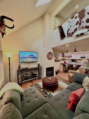 Smart TV, fireplace - Red Rock Views! Uptown Cowboy, a 5 STAR property in a FABULOUS location! (Sedona)