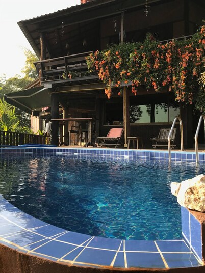 Greenleas Cottage, Swimming Pool and Log Fire