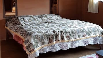 3 dormitorios, escritorio, tabla de planchar con plancha y cuna de viaje