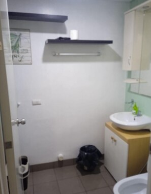 Comfort Condo, 1 Bedroom, Accessible, City View | Bathroom