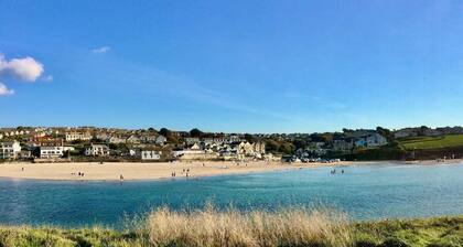 Beach Side Top Floor Property, Balcony & Sea Views